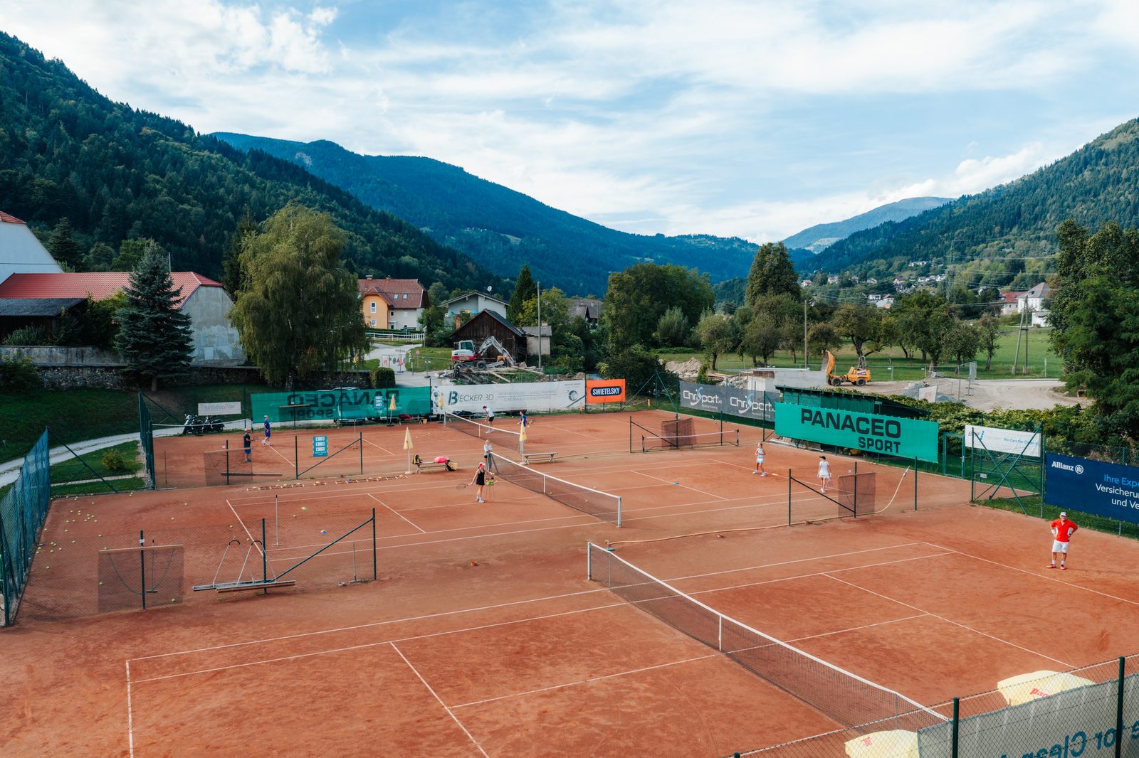 Tennisanlage beim Schloss Treffen